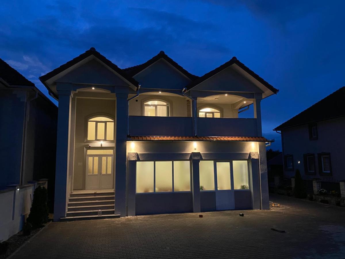 Absolut Residence Hateg Haţeg Exterior foto