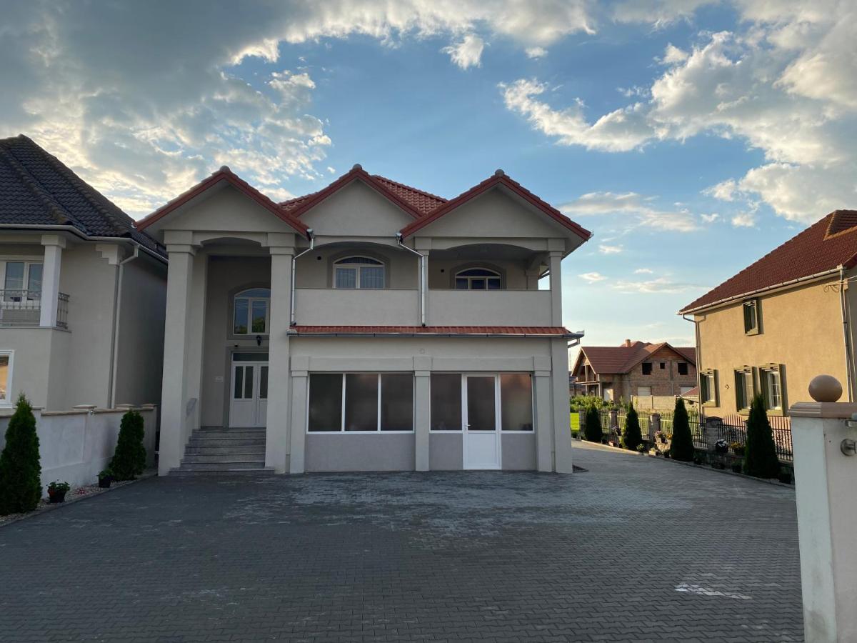 Absolut Residence Hateg Haţeg Exterior foto